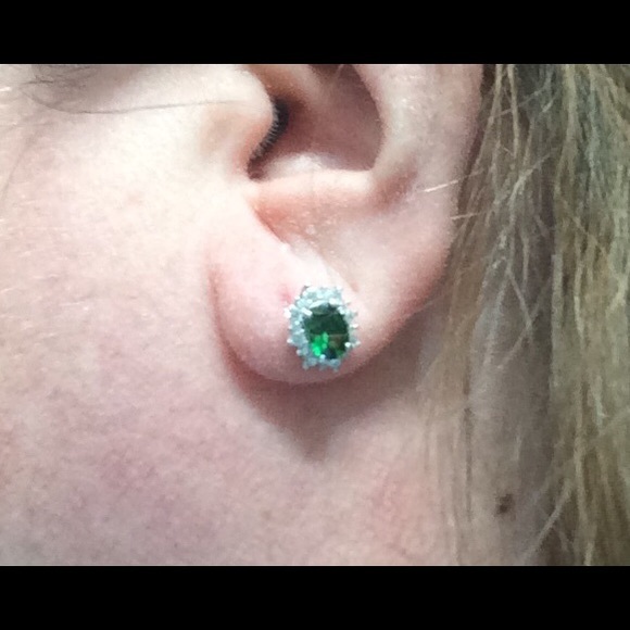 Green and white cz earrings - Picture 2 of 3